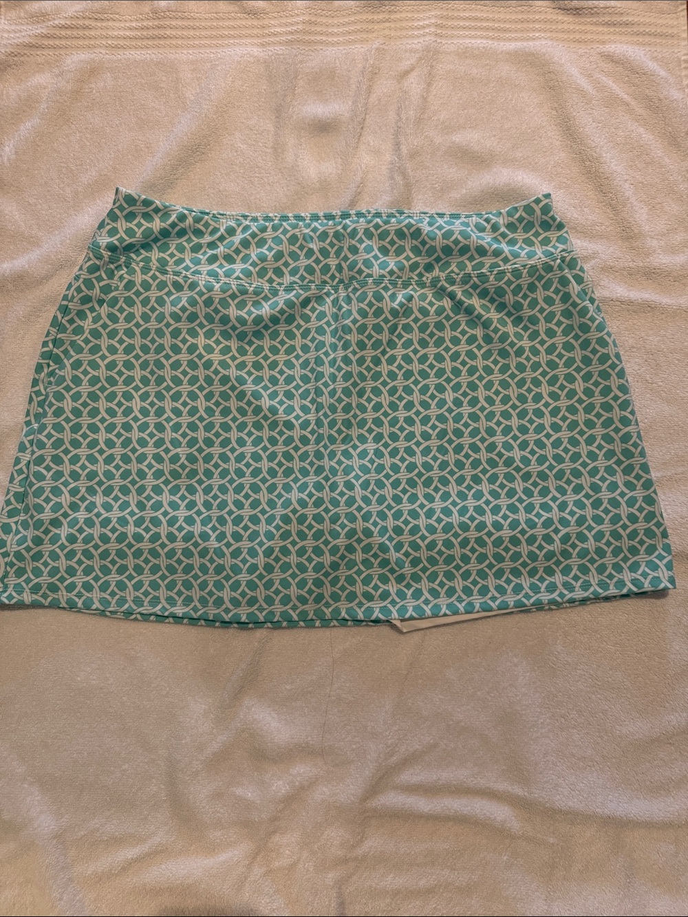 Tommy Bahama Active Aqua Geometric Print Women’s Skirt with shorts